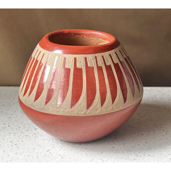 Kathy Gutierrez Handcrafted Red Clay Pottery Vase Tan Santa Clara - Picture 2 of 10